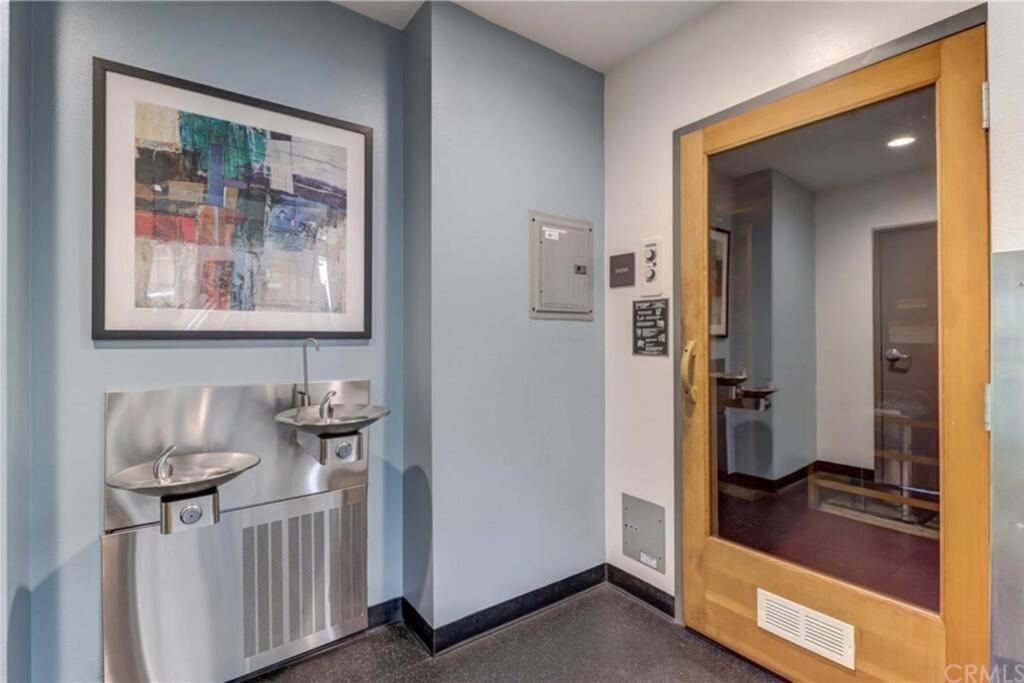A Corner Unit With Ocean Views From Every Room Long Beach Kültér fotó